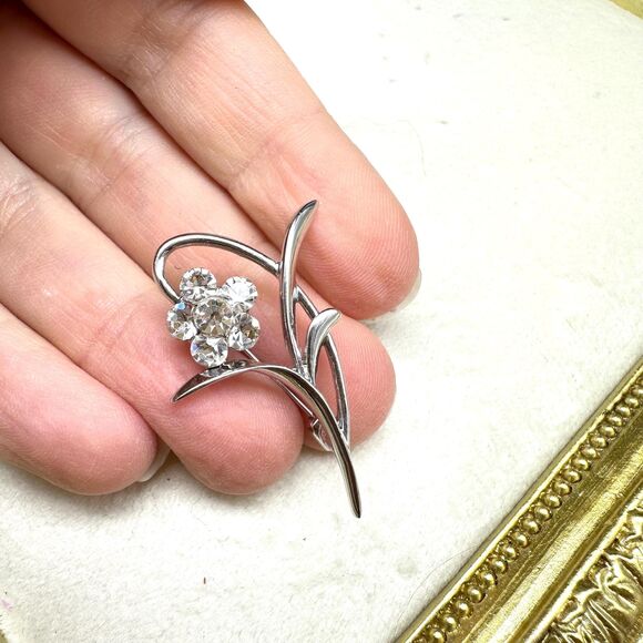 Flower Brooch With Rhinestones - Picture 1 of 6